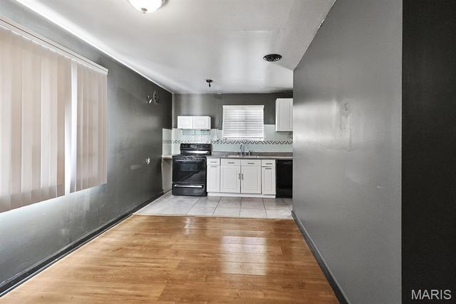 6900 Woodrow Avenue, Velda Village Hills, MO 63121