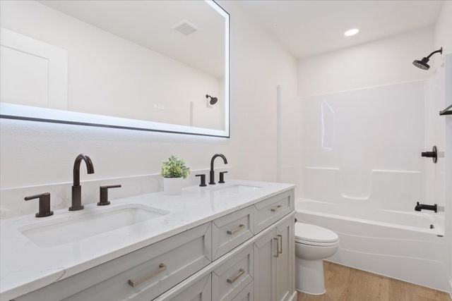 104 Kingsbury Way, Hewitt, TX 76643