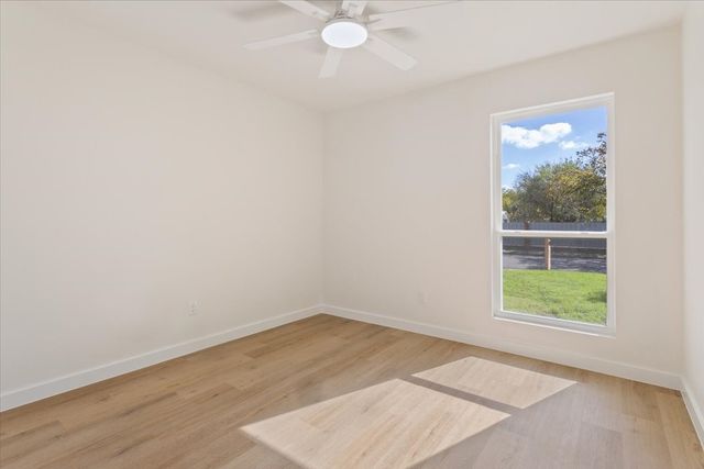 104 Kingsbury Way, Hewitt, TX 76643