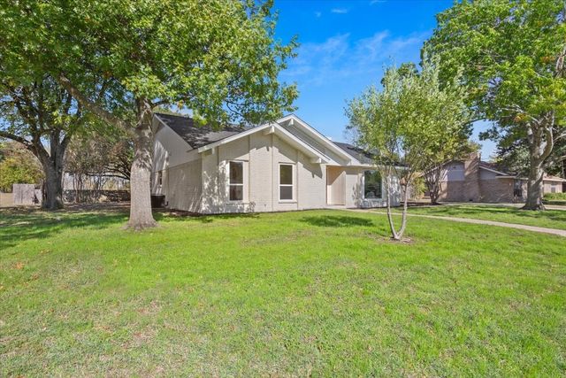 104 Kingsbury Way, Hewitt, TX 76643