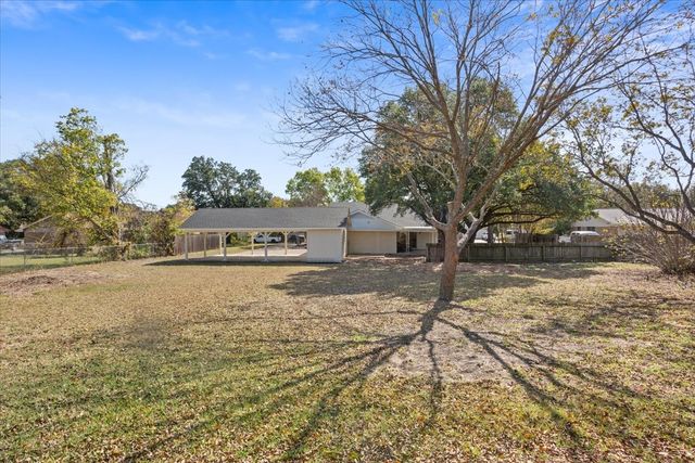 104 Kingsbury Way, Hewitt, TX 76643