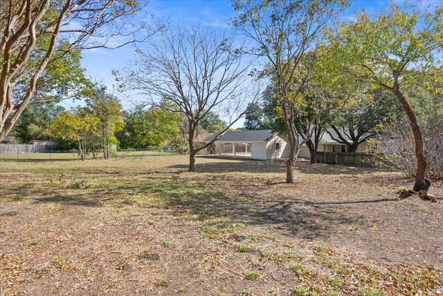 104 Kingsbury Way, Hewitt, TX 76643