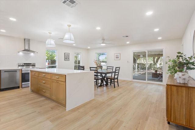 104 Kingsbury Way, Hewitt, TX 76643