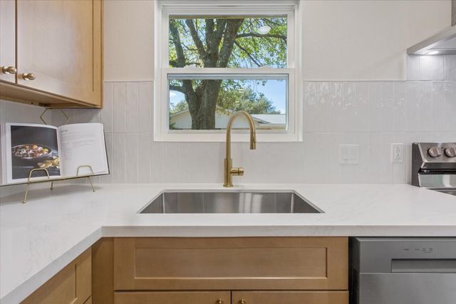 104 Kingsbury Way, Hewitt, TX 76643