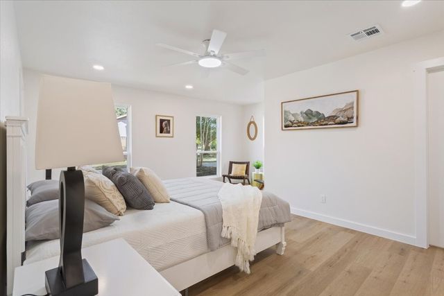 104 Kingsbury Way, Hewitt, TX 76643