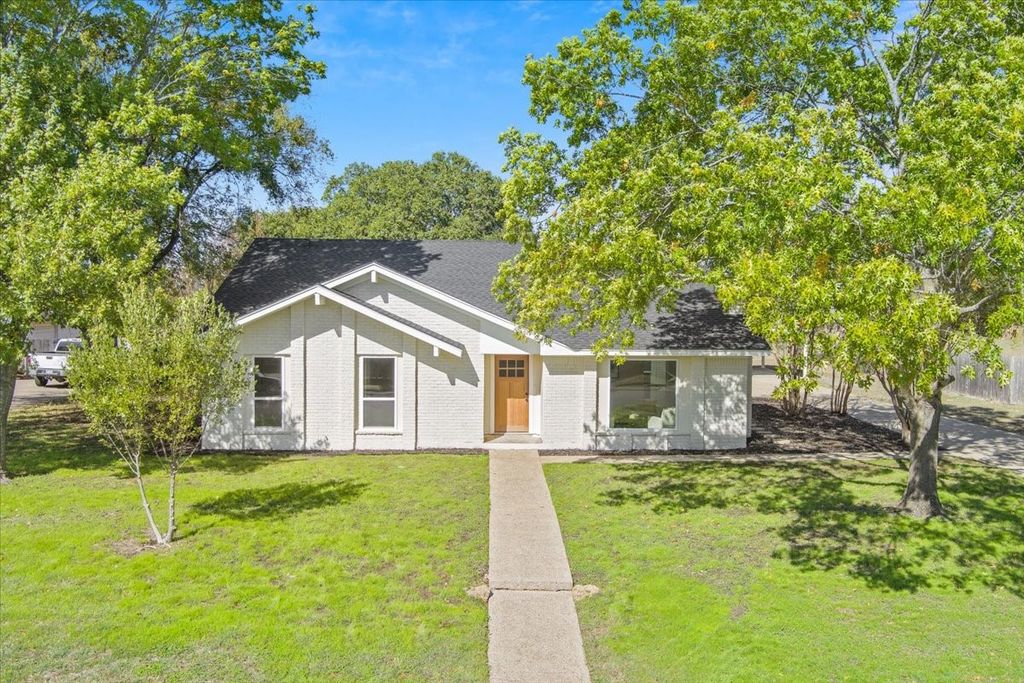 104 Kingsbury Way, Hewitt, TX 76643