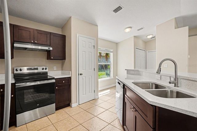1906 LAKEVIEW WAY, Kissimmee, FL 34759