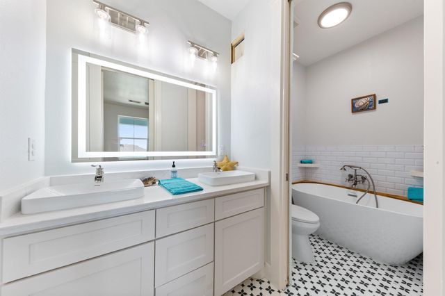 13 Caravelle Court, Galveston, TX 77554