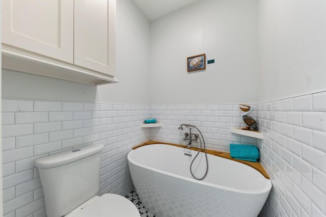 13 Caravelle Court, Galveston, TX 77554