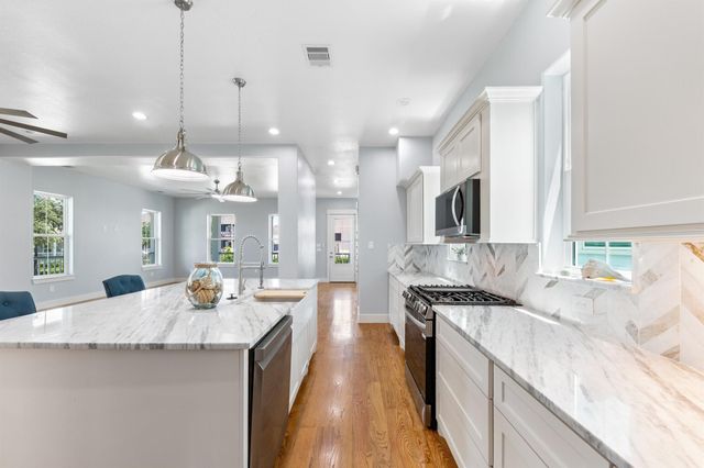 13 Caravelle Court, Galveston, TX 77554