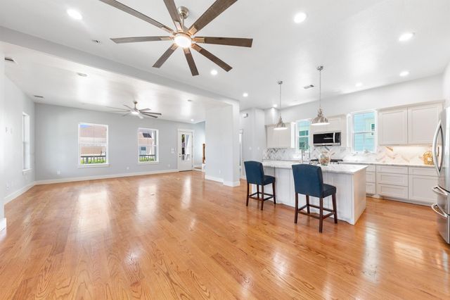 13 Caravelle Court, Galveston, TX 77554