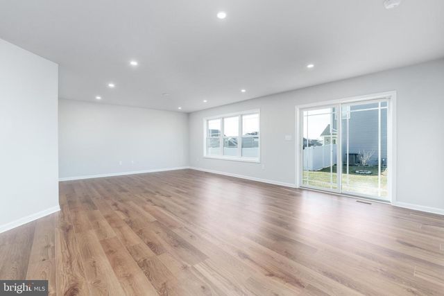 806 GREENWICH LN, Shippensburg, PA 17257