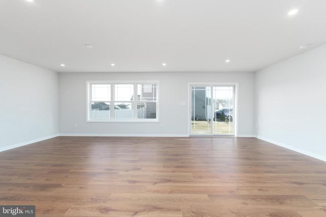 806 GREENWICH LN, Shippensburg, PA 17257