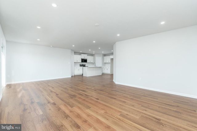 806 GREENWICH LN, Shippensburg, PA 17257