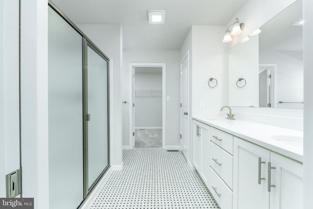 806 GREENWICH LN, Shippensburg, PA 17257