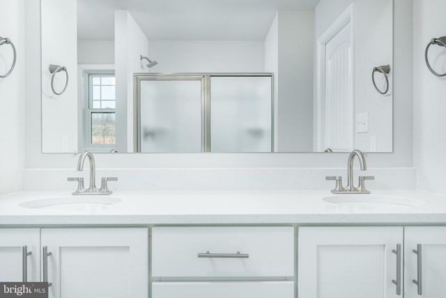 806 GREENWICH LN, Shippensburg, PA 17257