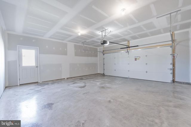 806 GREENWICH LN, Shippensburg, PA 17257