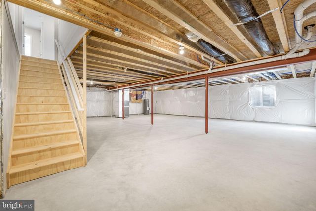 806 GREENWICH LN, Shippensburg, PA 17257