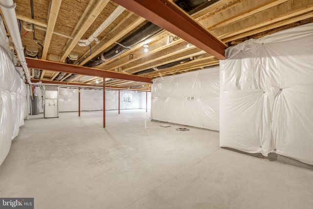 806 GREENWICH LN, Shippensburg, PA 17257