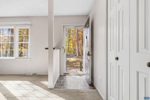 4802 MECHUNK RD, Keswick, VA 22947