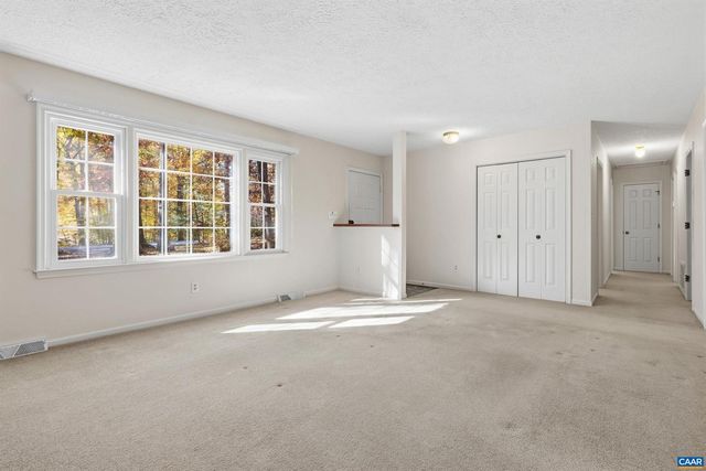 4802 MECHUNK RD, Keswick, VA 22947