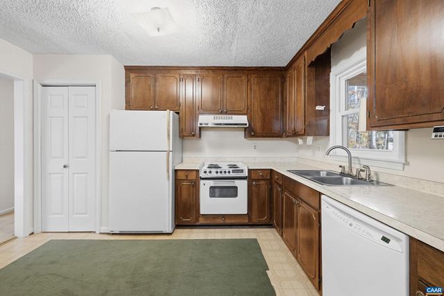 4802 MECHUNK RD, Keswick, VA 22947