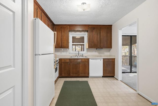 4802 MECHUNK RD, Keswick, VA 22947