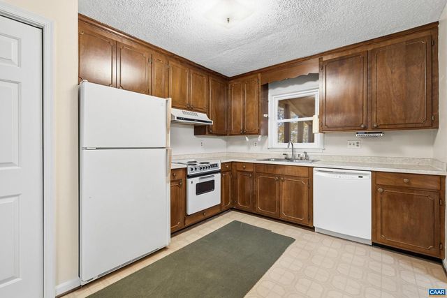 4802 MECHUNK RD, Keswick, VA 22947