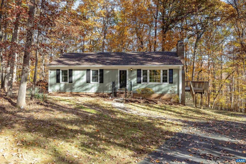 4802 MECHUNK RD, Keswick, VA 22947
