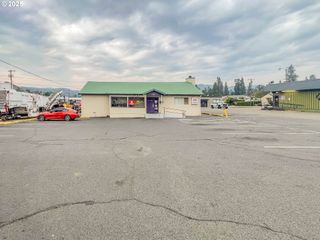 177 Nw GARDEN VALLEY Blvd, Roseburg, OR 97470