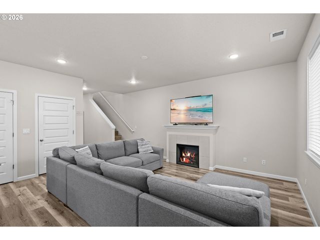 56 SHORE Dr, St Helens, OR 97051