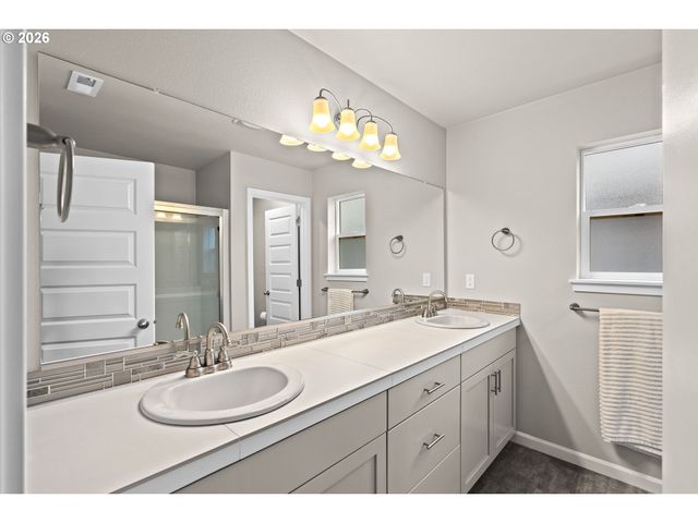 56 SHORE Dr, St Helens, OR 97051