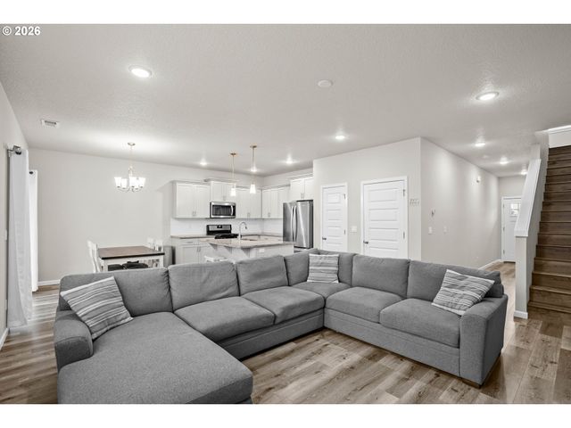 56 SHORE Dr, St Helens, OR 97051