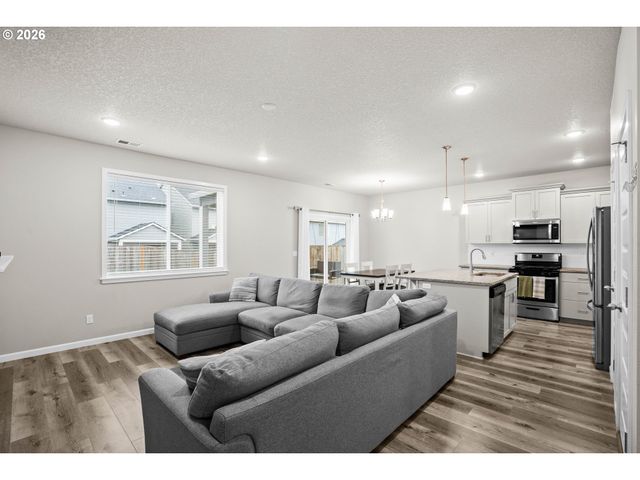 56 SHORE Dr, St Helens, OR 97051