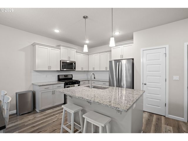 56 SHORE Dr, St Helens, OR 97051