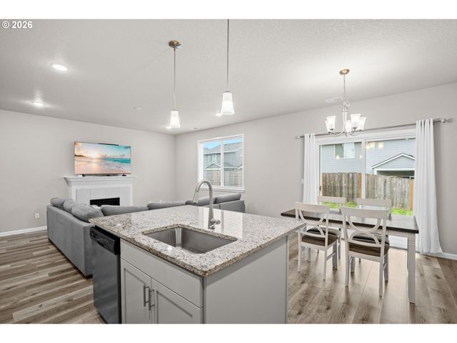 56 SHORE Dr, St Helens, OR 97051