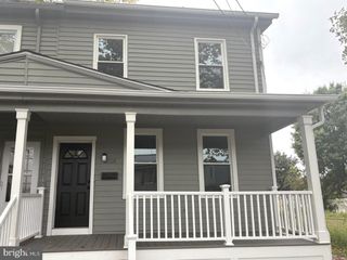 1006 W 3RD ST W, Florence, NJ 08518