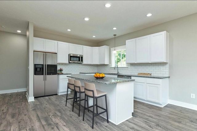 9 Aviara Oaks Parkway, Jackson, MI 49201