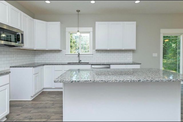 9 Aviara Oaks Parkway, Jackson, MI 49201