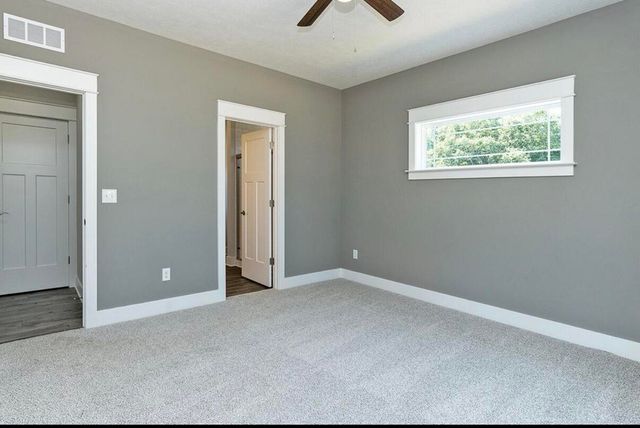 9 Aviara Oaks Parkway, Jackson, MI 49201