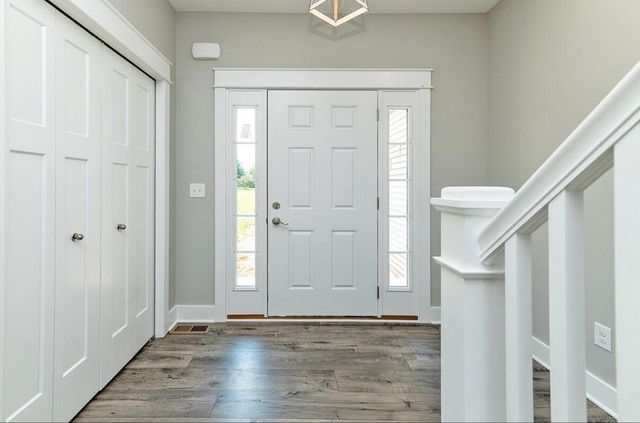 9 Aviara Oaks Parkway, Jackson, MI 49201