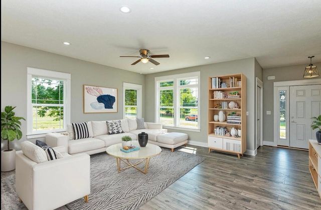 9 Aviara Oaks Parkway, Jackson, MI 49201
