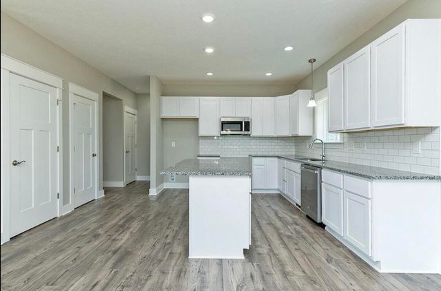 9 Aviara Oaks Parkway, Jackson, MI 49201