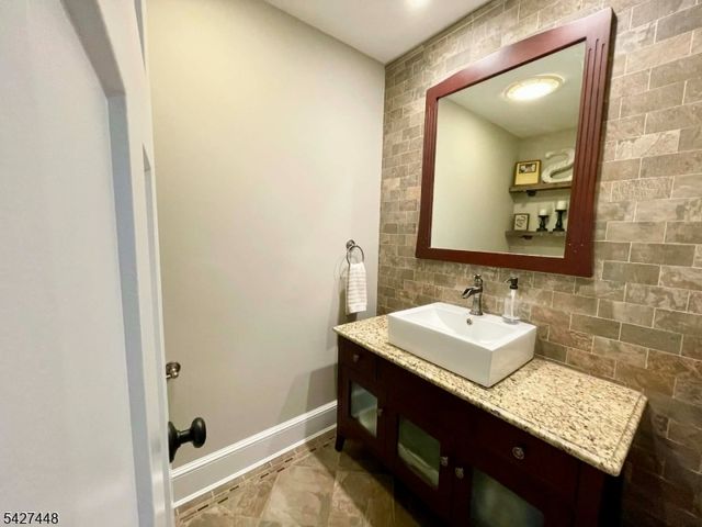 105 Orben Dr, Roxbury Twp., NJ 07850