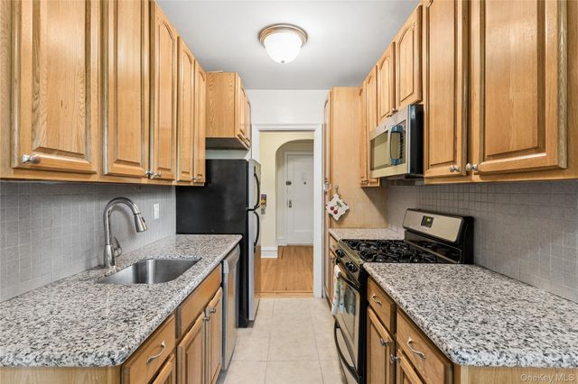 73-20 Austin Street 3O, Forest Hills, NY 11375