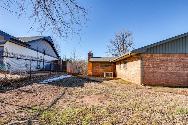 11208 Surrey Hills Boulevard, Yukon, OK 73099