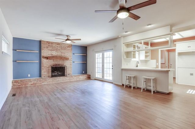 11208 Surrey Hills Boulevard, Yukon, OK 73099