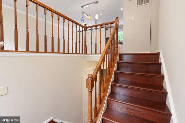 1412 BAYSHIRE LN, Herndon, VA 20170