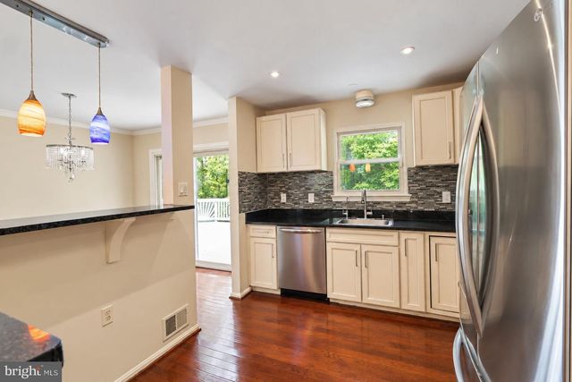 1412 BAYSHIRE LN, Herndon, VA 20170