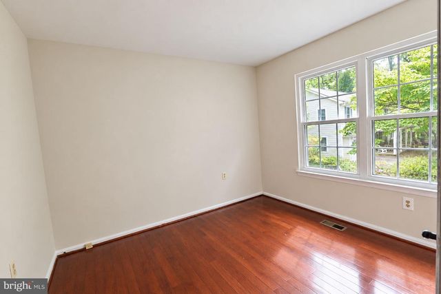 1412 BAYSHIRE LN, Herndon, VA 20170